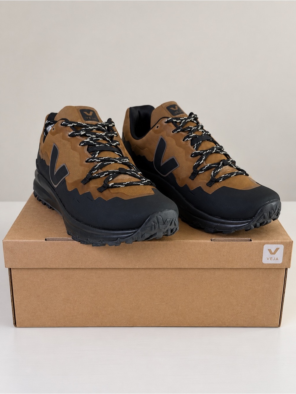 VEJA Fitz Roy Trek Men’s Running Trail Sneakers Size 8.5 Brown Black New in Box